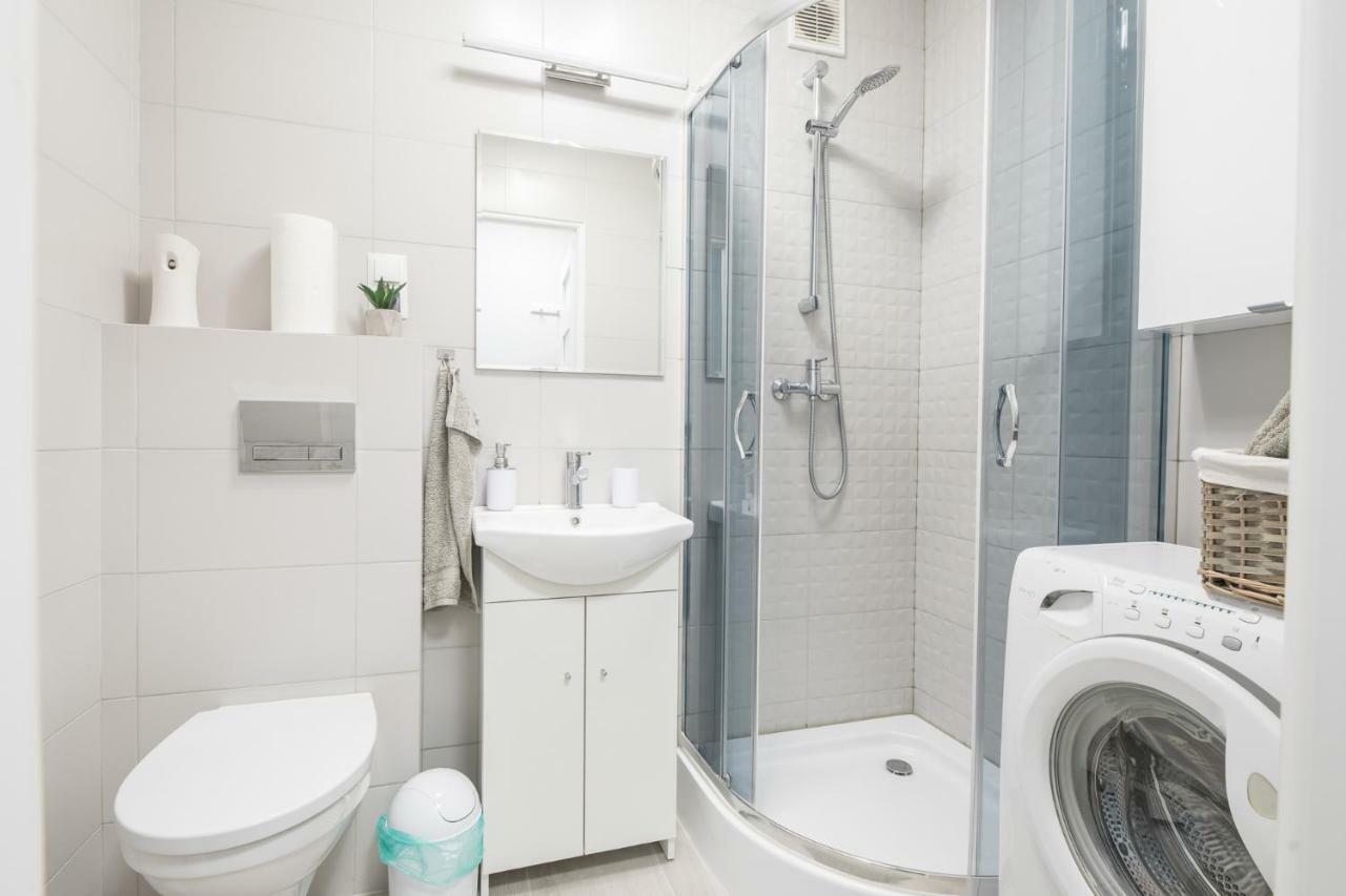 Ujasia Apartment